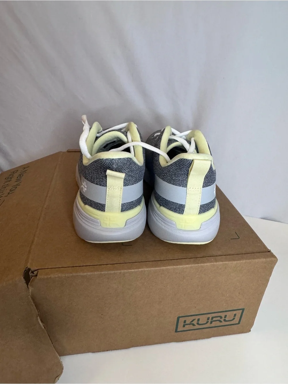 Kuru Flex Via women's sneaker Gray & Pale Yellow Athletic Sneakers Size 8